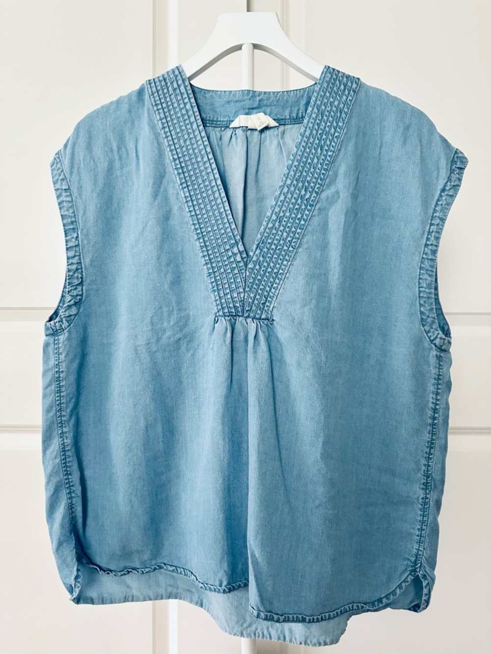 Women’s L.O.G.G. Sleeveless Light Blue Wash V-Neck Blouse Size 12 Regular